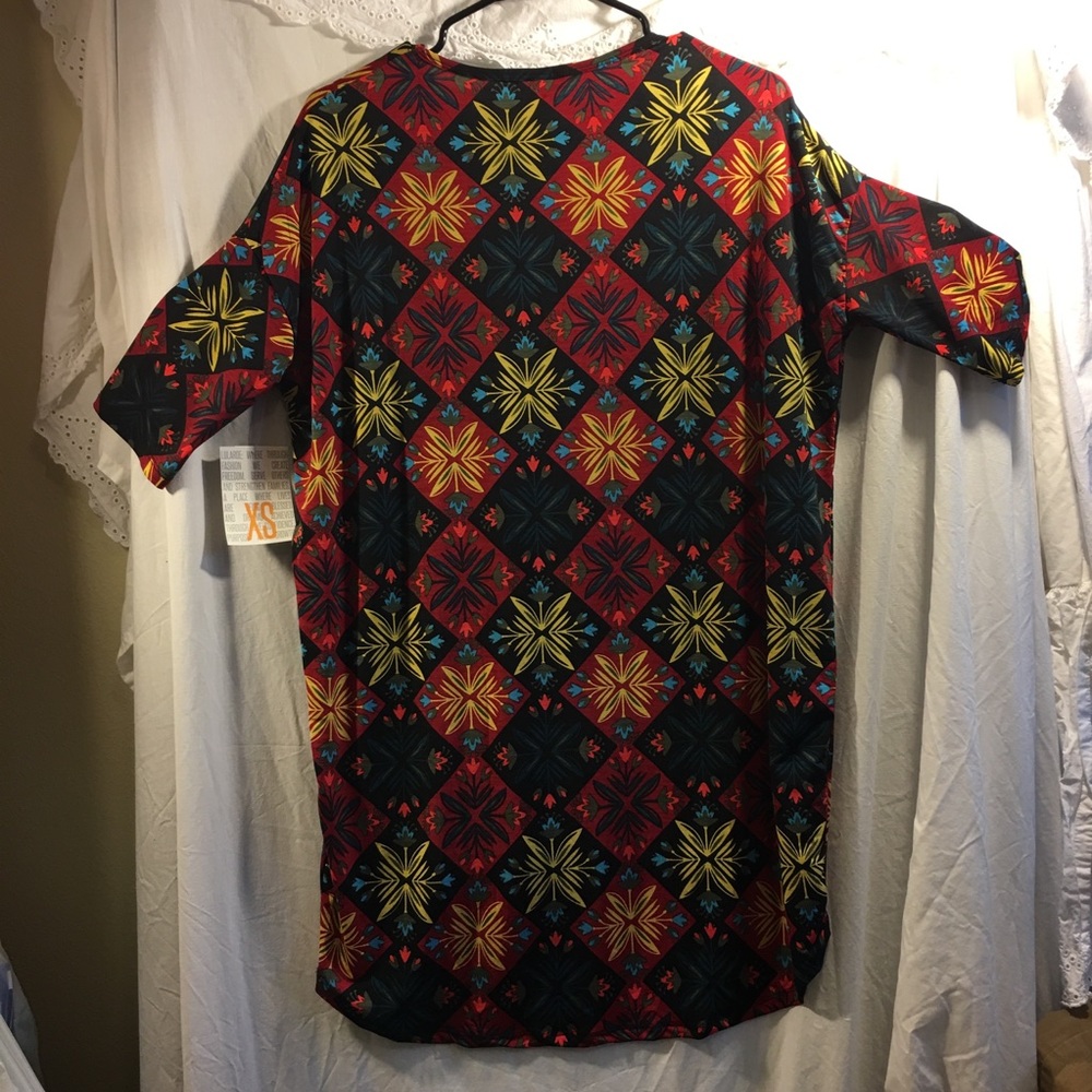 New LuLaRoe Irma Top. Size XS (fits M & L too) - Picture 3 of 10